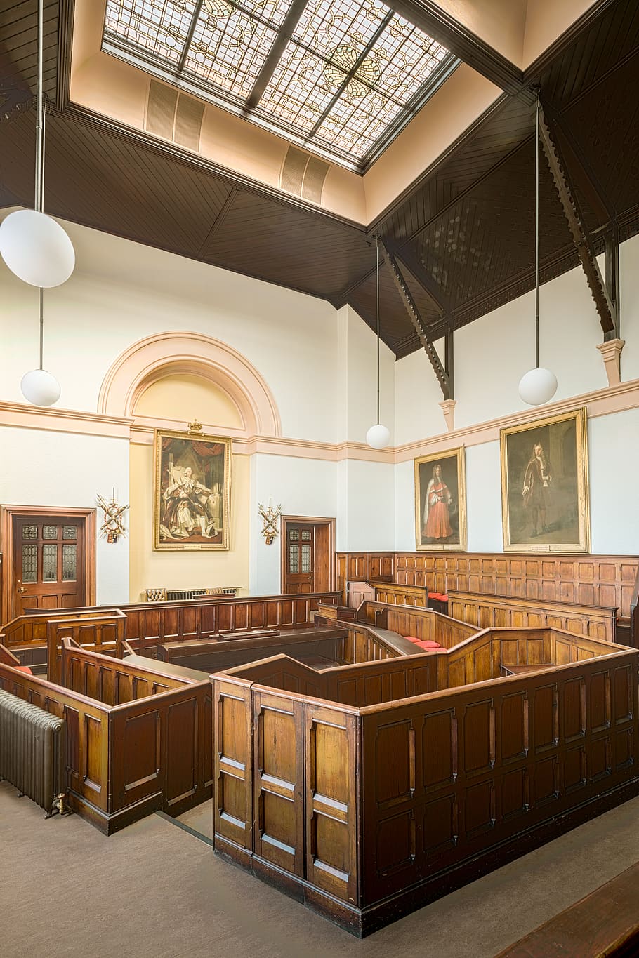 Chester Town Hall, tribunal, sala de audiencias, sala, juicio, senderos, abogado, juez, culpa, culpable