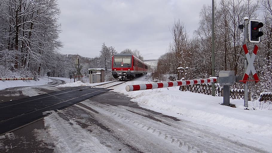 winter, railway, semi-barrier, vt 628 units, level crossing, brenz railway, kbs 757, train, cold temperature, snow