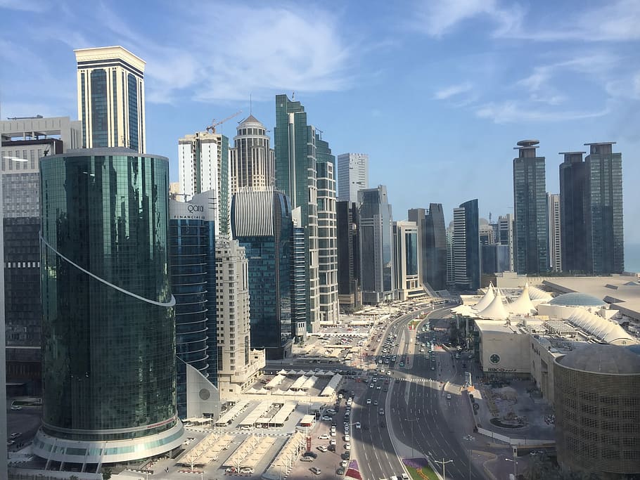 vehículos, hormigón, carretera, edificios de la ciudad, durante el día, Doha, Qatar, Westbay, rascacielos, paisaje urbano