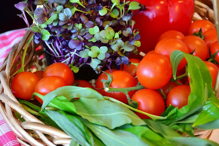 buah tomat, keranjang, sayuran, pembelian, pasar, petani pasar lokal, tomat, selada, selada lobak sango, paprika