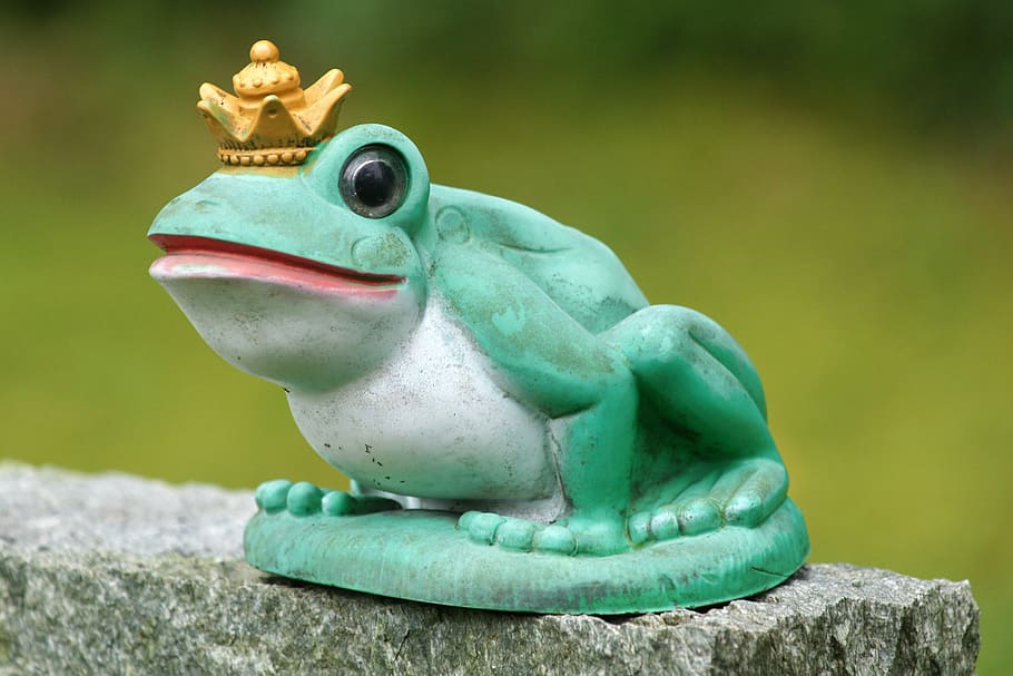 frog, frog prince, sculpture, art, deco, crown, decoration, garden, green, fairy tale