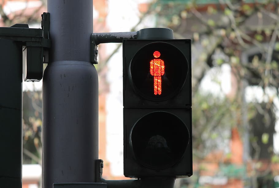 歩行者用ライトの標識, 歩道橋, ドイツ, 停止, 包含, 赤, 信号機, 交通信号, 男性, 小さな緑の男