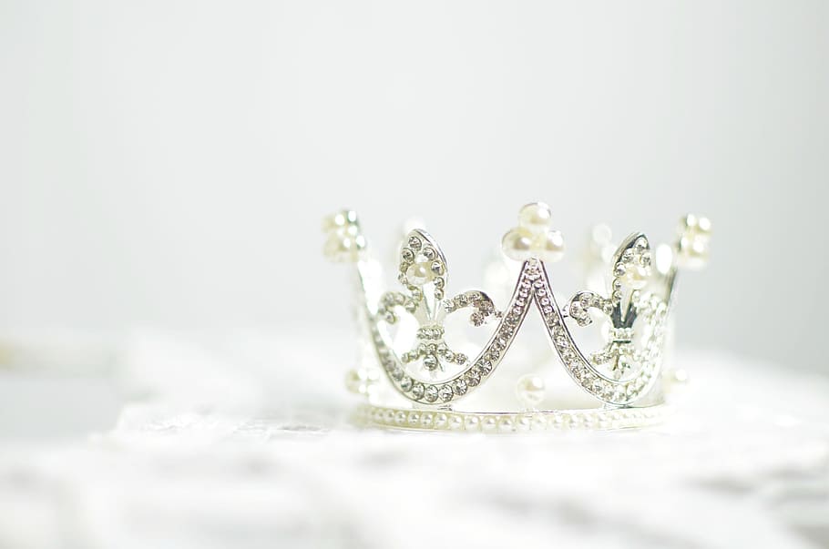 close-up photo, silver-colored crown, bright, crown, crystal, crystals, diamonds, gem, gift, glisten