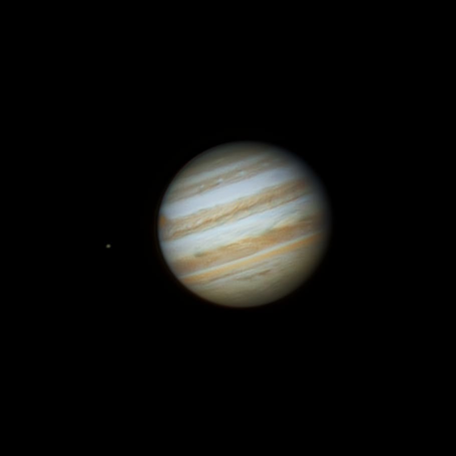 Júpiter, Io, planeta branco e marrom, ninguém, tiro do estúdio, único objeto, cópia espaço, noite, astronomia, dentro de casa