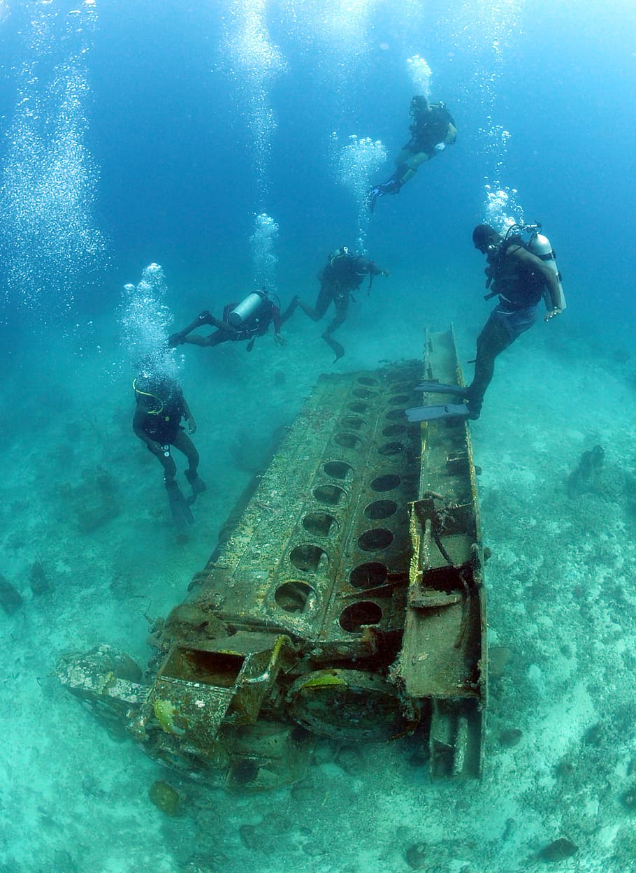 divers, wrecked, ship, sea, ocean, water, underwater, metal, trash, remains