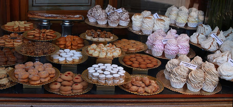 assorted, cup cakes, trays, cup, cakes, sweets, bakery, shop window, bakery window, cake
