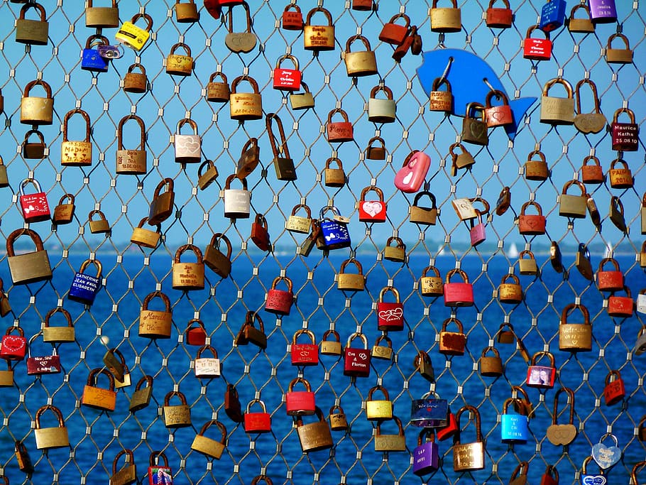 chain link fence, padlocks, love, couples, love symbol, padlock, love oath, large group of objects, full frame, backgrounds