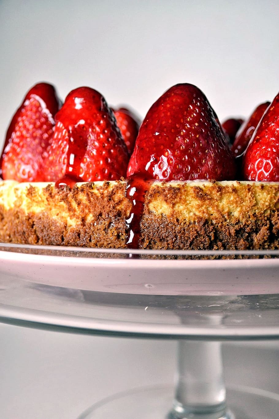 strawberry pie, top, clear, glass pan, on top, strawberry, strawberries, red, fruit, sweet