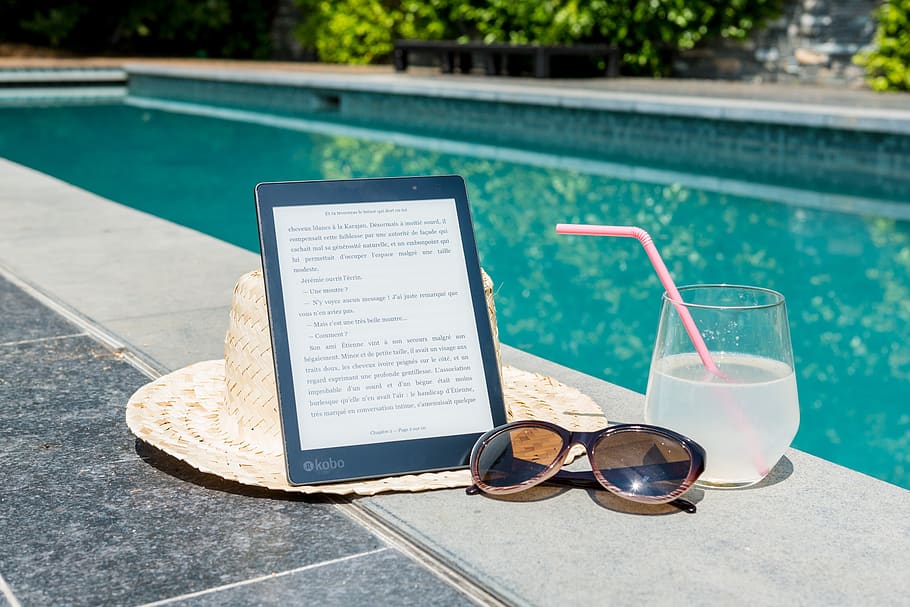 reading light, swimming pool, waterproof, ebook, kobo, digital, read, reading, summer, relaxation