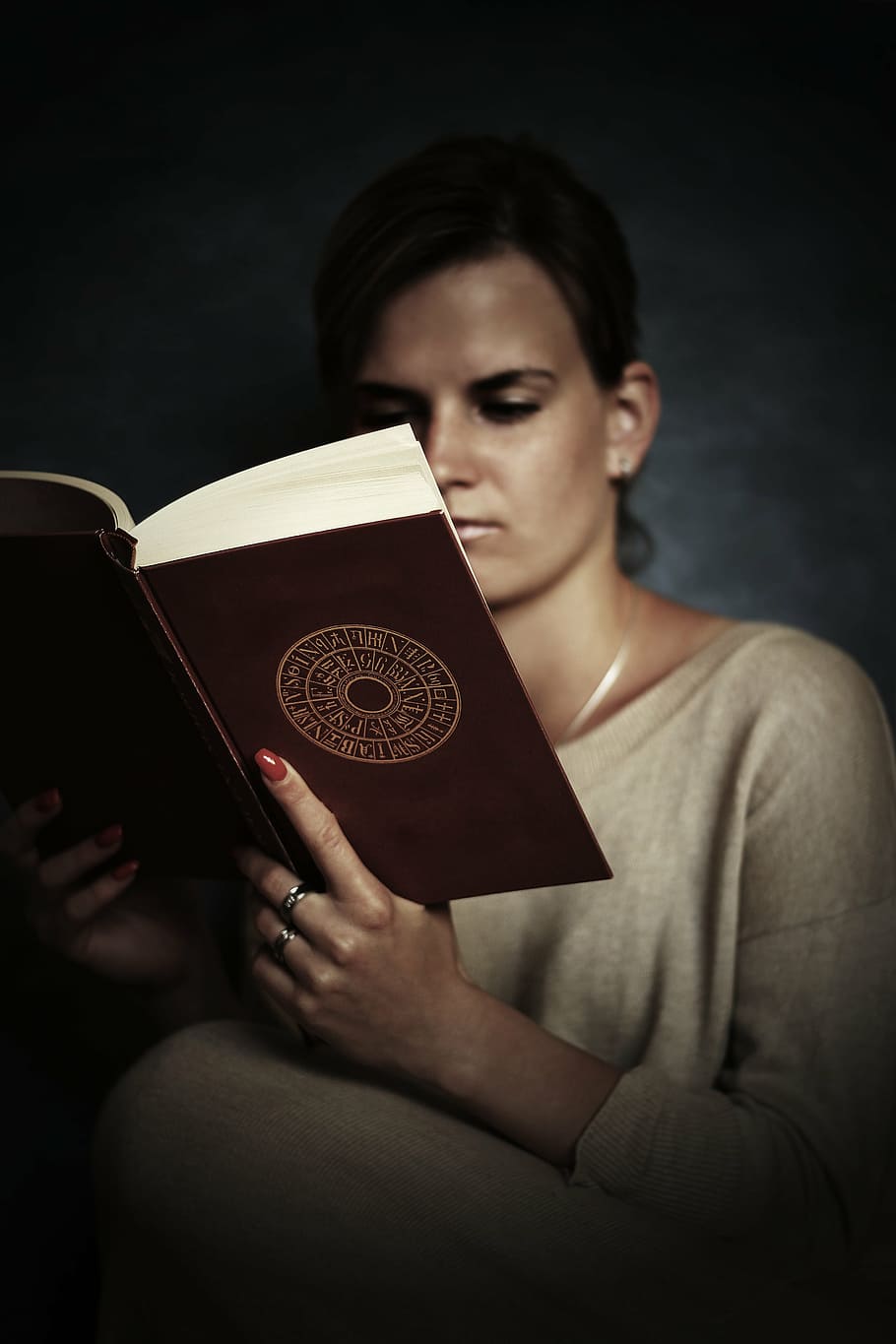 mujer leyendo, marrón, libro, niña, alumno, libros, universidad, joven, educación, escuela