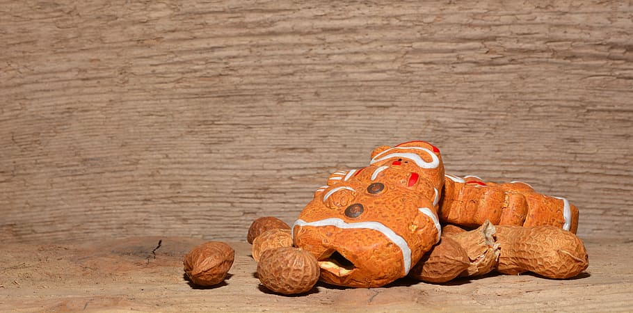 clay figures, snowmen, figure, gingerbread man, males, fell down, peanuts, wood, background, wood - material