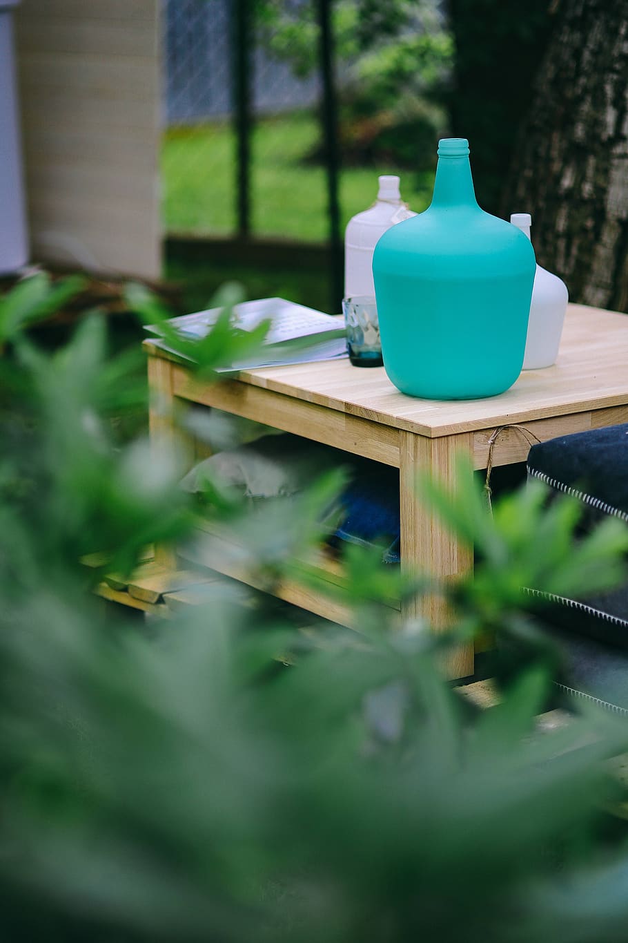 garden, outside, sunny, outdoors, items, various, Miscellaneous, table, selective focus, plant