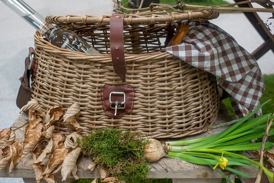 brown picnic basket, basket, picnic basket, march mug tuber, graze, wicker basket, plant, spring, dried leaves, bottle