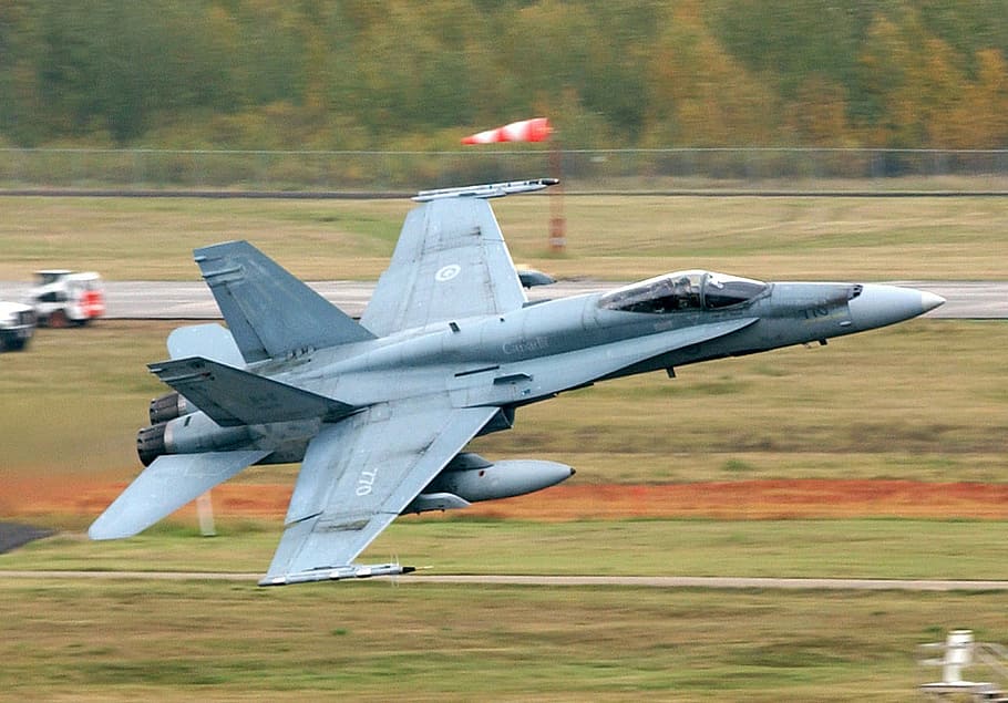 Kanada -18 Hornet, berpartisipasi, bertempur, Kanada, CF-18, Hornets, Perang Teluk, Irak, 01 Dirilis, 02 SrA Caroline Frankovich