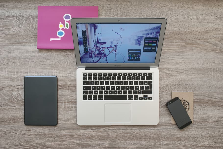 macbook, ipad, iphone, livro, caderno, mesa, área de trabalho, madeira, escritório, negócios