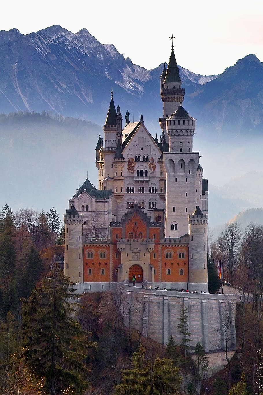 castillo de neuschwanstein, castillo, rey ludwig, arquitectura, exterior del edificio, estructura construida, edificio, montaña, religión, lugar de culto