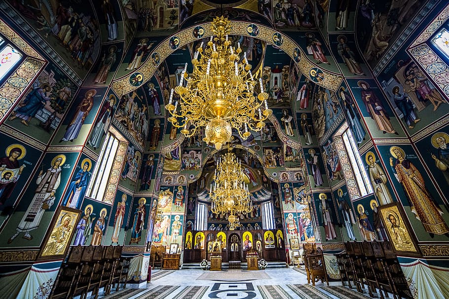 Araña de oro, en el interior, la iglesia, el monasterio de Sihastria Putnei, Bucovina, Rumania, lugar de culto, religión, creencia, espiritualidad