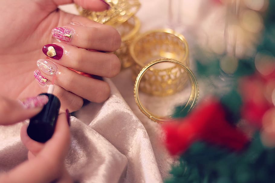 anel de ouro, mulher, mãos, aplicação, unha, polonês, esmalte, mulheres, natal, celebração