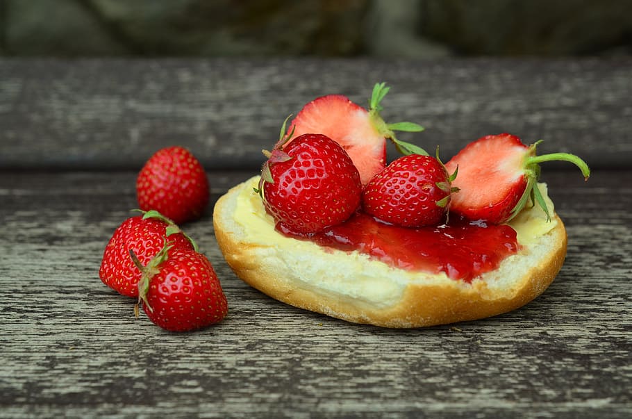close, photography, strawberries, strawberry jam, jam sandwich, sweet, eat, red, berries, fruity