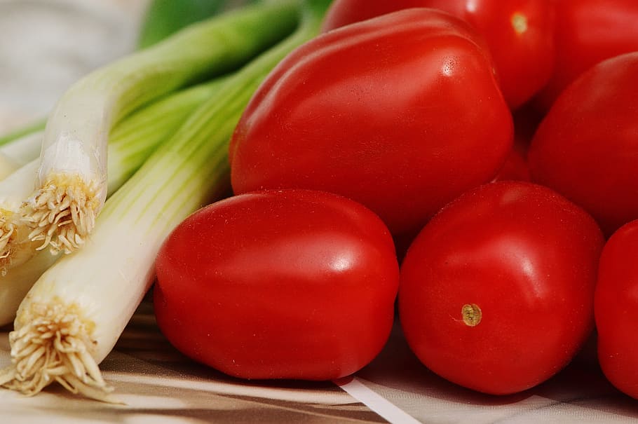 tomatoes, spring onions, vegetables, healthy, vitamins, frisch, eat, food, bright, red