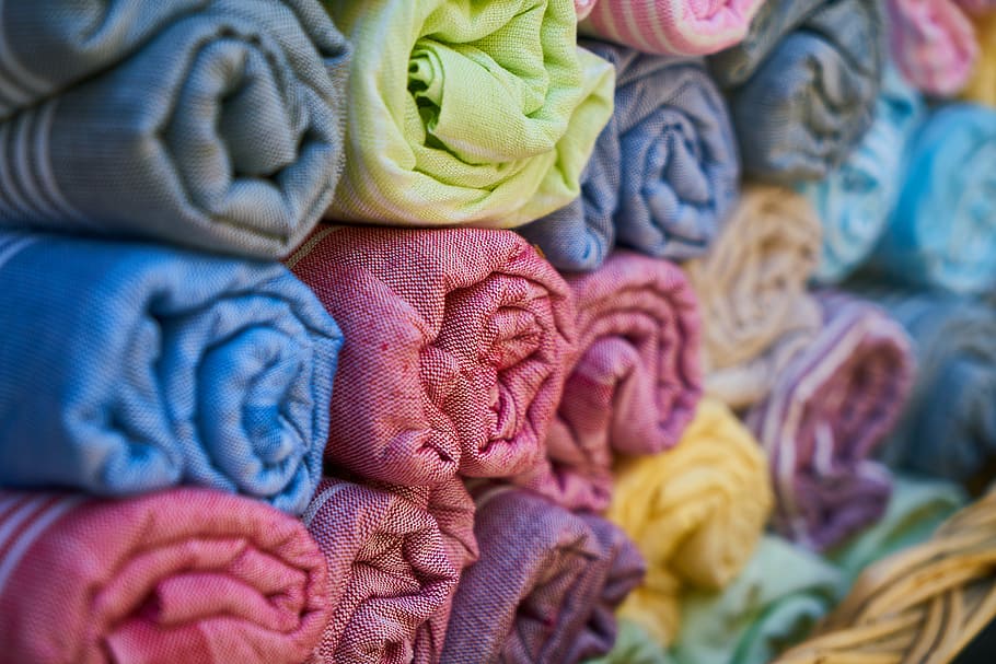 lote sortido de têxteis, toalha, têxtil, tecido, algodão, cor, compras, bazar, vermelho, azul