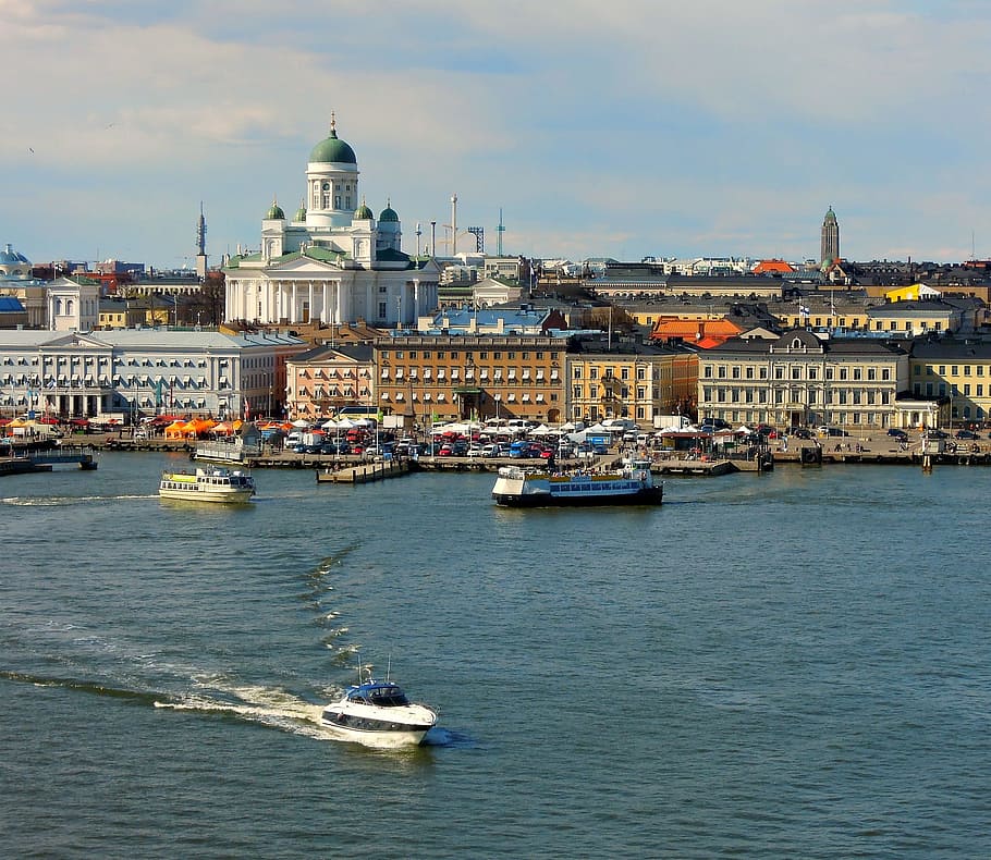 embarcaciones, cuerpo, agua, al lado, ciudad, durante el día, Helsinki, catedral, iglesia, religión