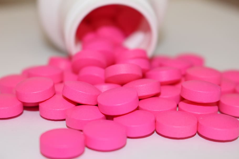 rosa, tabletas de medicación, dentro, botella, analgésicos, píldoras, medicina, droga, remedio, ibuprofeno
