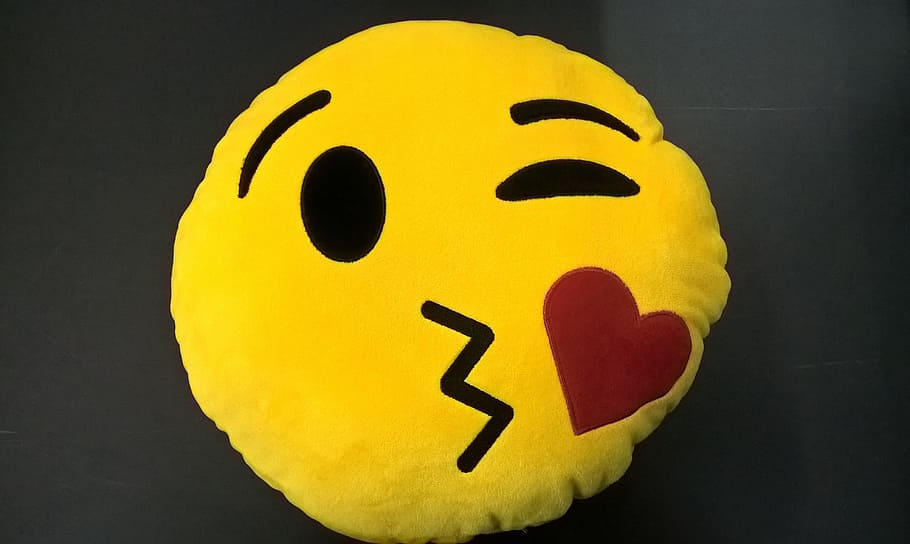 emoji, emojis, emoticon, kiss, heart, my dear, yellow, anthropomorphic smiley face, smiling, creativity