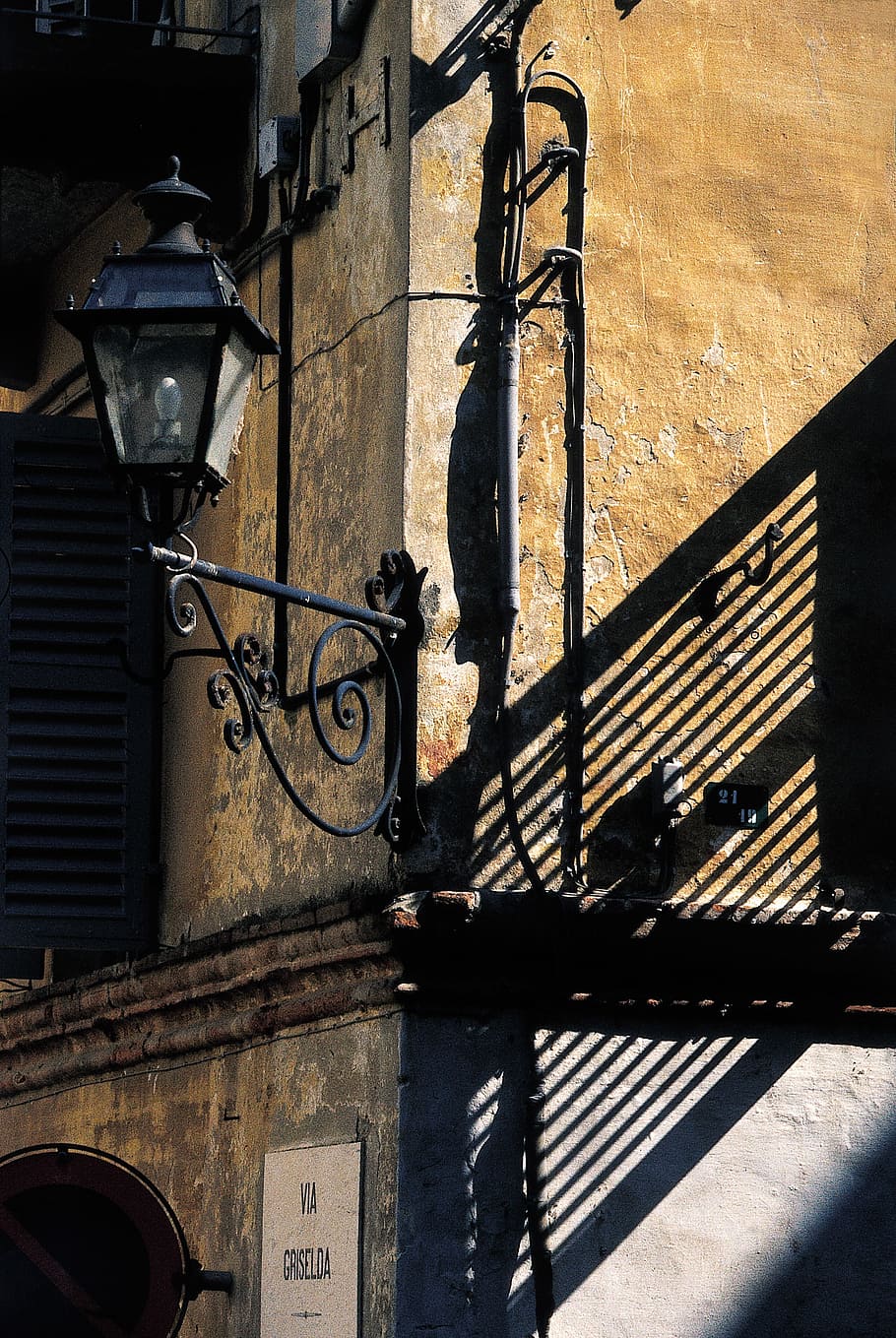 lentera, rana, bayangan, drop shadow, fasad, rumah, bangunan, arsitektur, kota, Italia