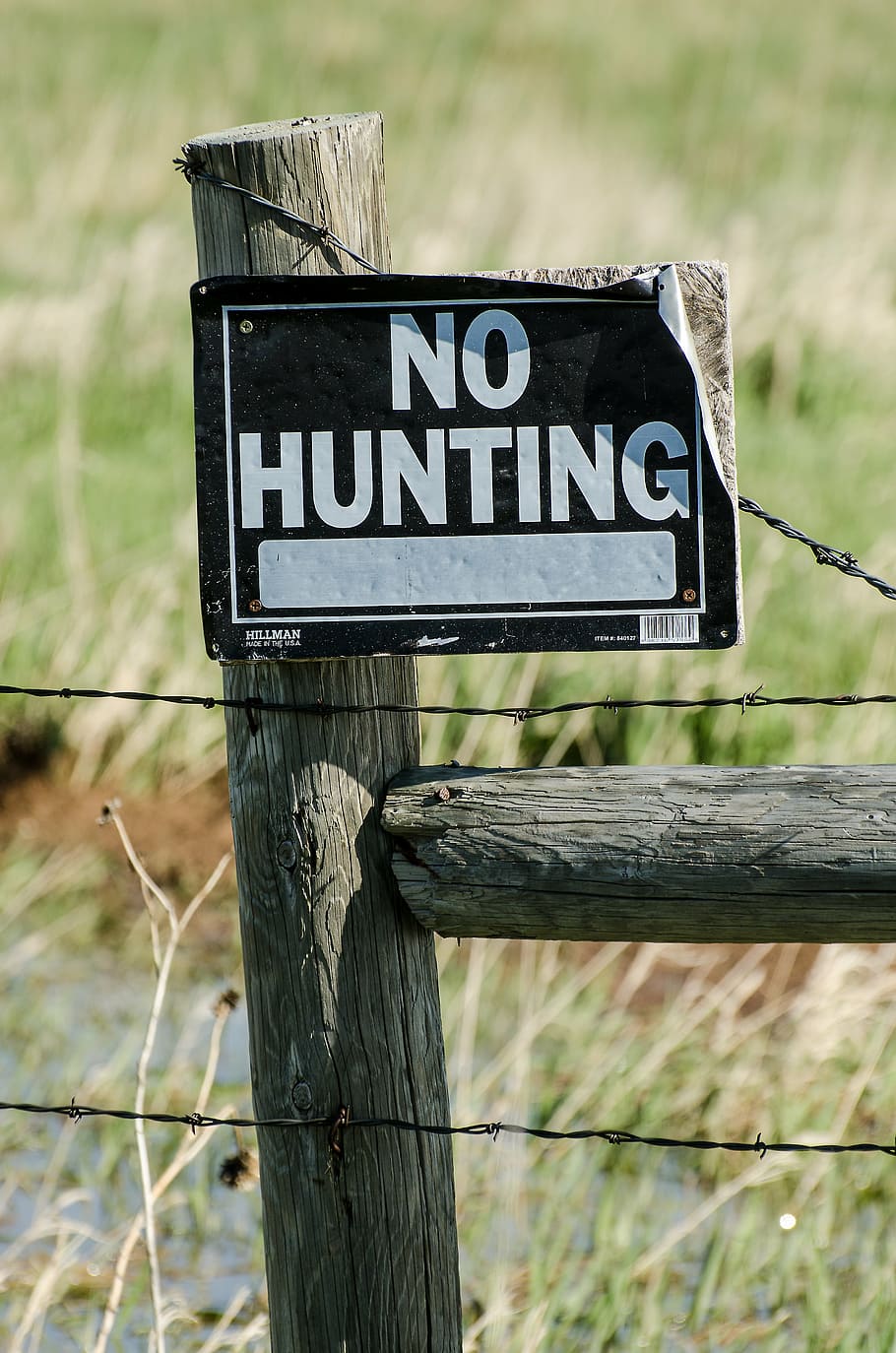 no hunting sign, no hunting, fence, wire, barbed wire, signage, posted, hunting, sign, warning