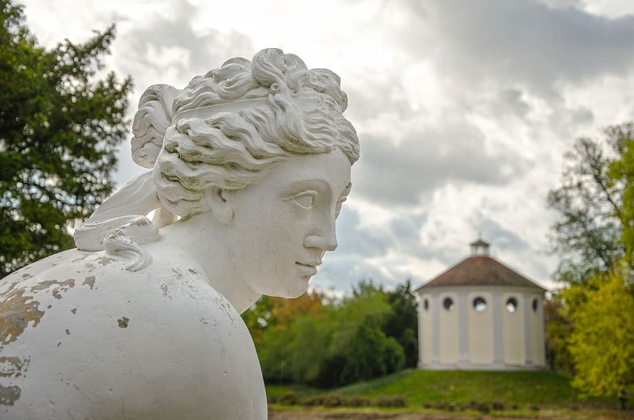 sculpture, kneeling venus, wörlitz lake, park wörlitz, woman sculpture, synagogue, the garden kingdom of, bank, beauty, nature
