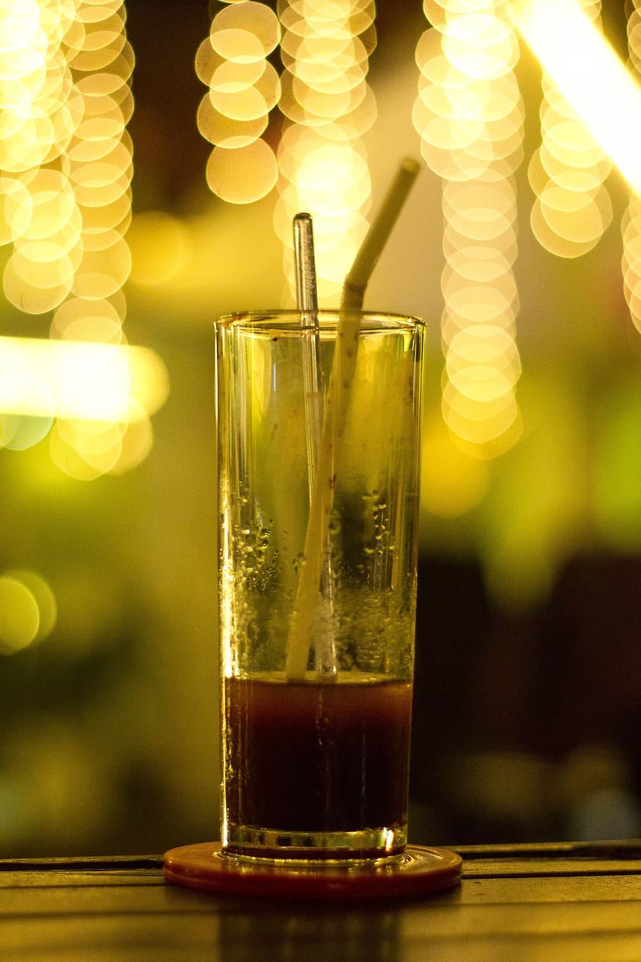 drink, juice, bar, lights, bokeh, refreshment, food and drink, glass, drinking glass, focus on foreground