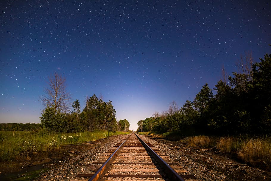 marrón, ferrocarril, al lado, maderas, azul, cielos, noche, vías del tren, pista, vía del ferrocarril