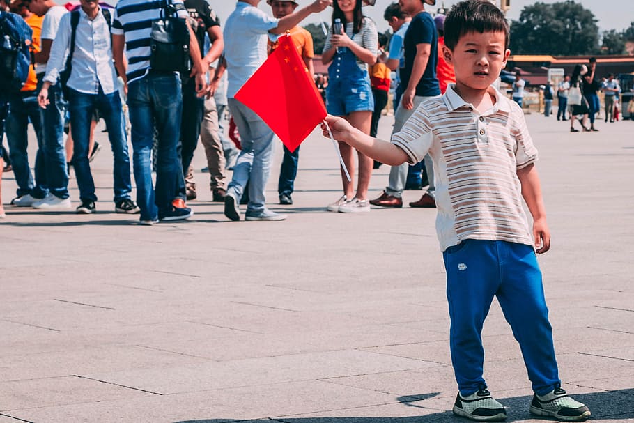 boy, china, flag, red flag, real people, group of people, casual clothing, day, large group of people, city