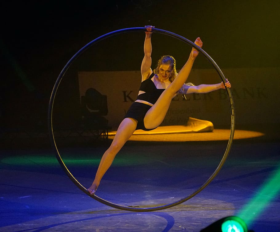 gymnastics, acrobatics, artist, turnkunst, acrobats, artists, plastic hoop, full length, one person, circle