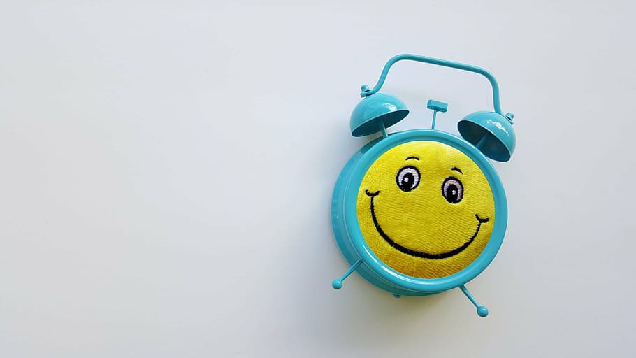blue, smiley alarm clock, timeless, happy, happiness, no bustle, no shortage of time, indoors, close-up, day