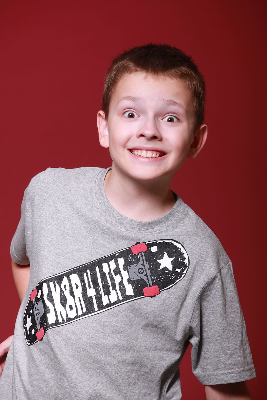 boy, teen, schoolboy, surprise, the jitters, looking at camera, portrait, studio shot, red, colored background