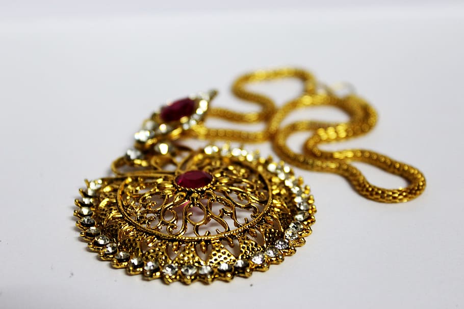 barang antik, wanita, perhiasan, kalung, kalung emas, bidikan studio, berwarna emas, di dalam ruangan, kekayaan, emas