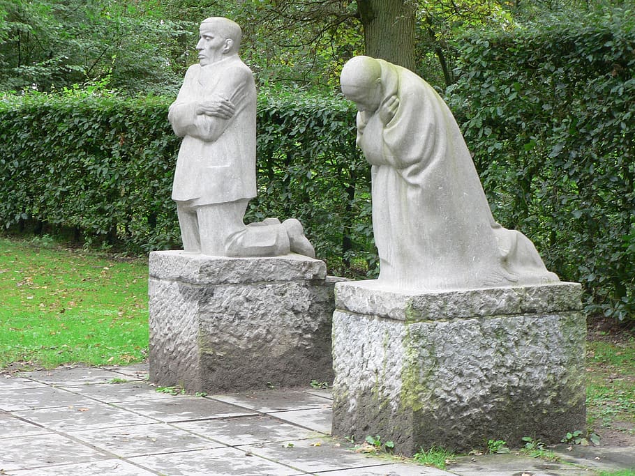 statues, grieving parents, sadness, falls, cemetery, work käthe kollwitz, work dedicated to his son, known german sculptor, famous, sculptor