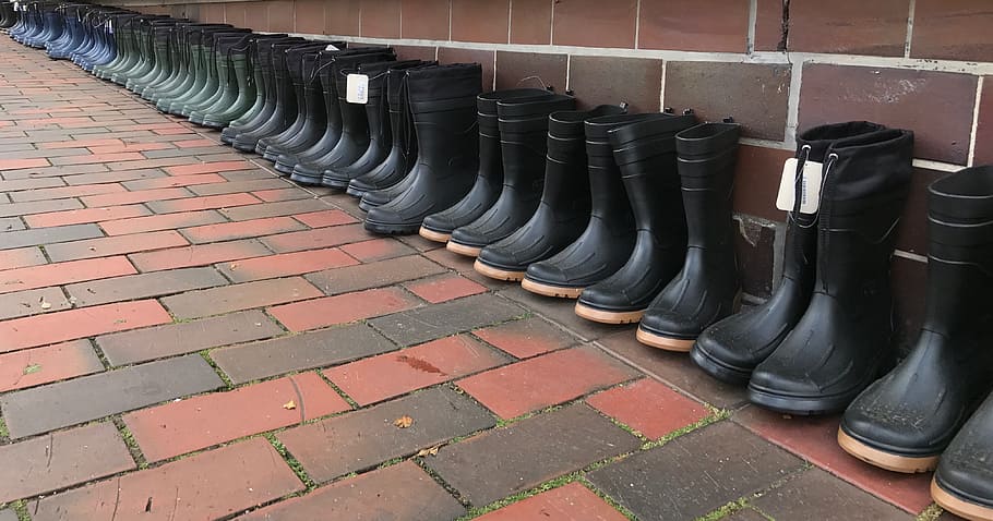 rubber boots, shoes, boots, autumn, in a row, order, arrangement, large group of objects, repetition, black color