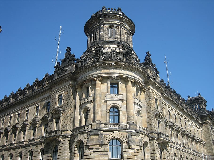 Dresde, comisaría, fotografía, arquitectura, exterior del edificio, estructura construida, cielo, cielo despejado, vista de ángulo bajo, ciudad