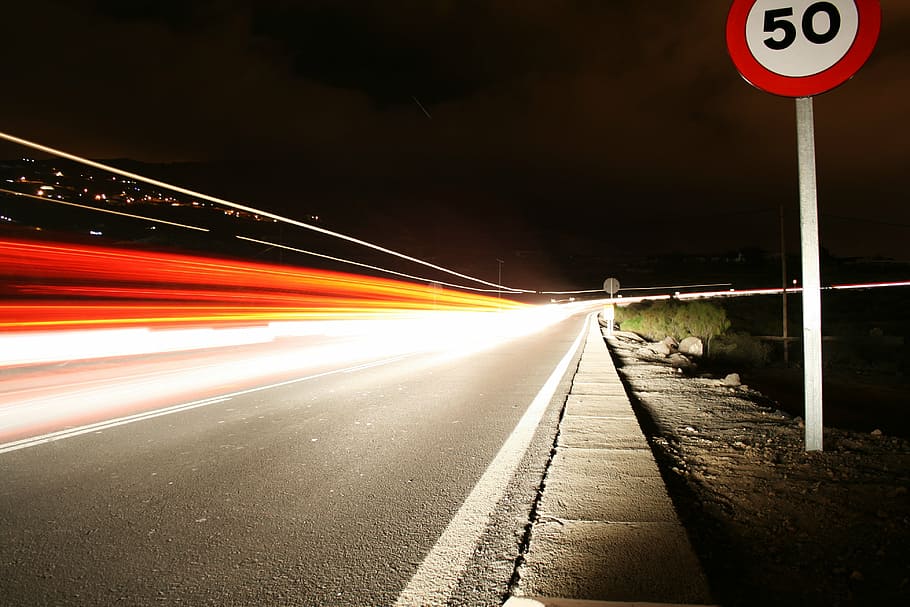 hormigón, autopista, noche, adeje, tenerife, larga exposición, luces traseras, luces de freno, movimiento, límite de velocidad