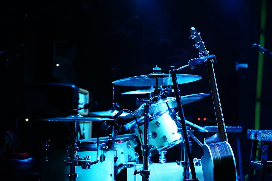 white drum kit, panggung, drum, mikrofon, pertunjukan, situs, musik, panggung - Ruang Pertunjukan, drum kit, simbal