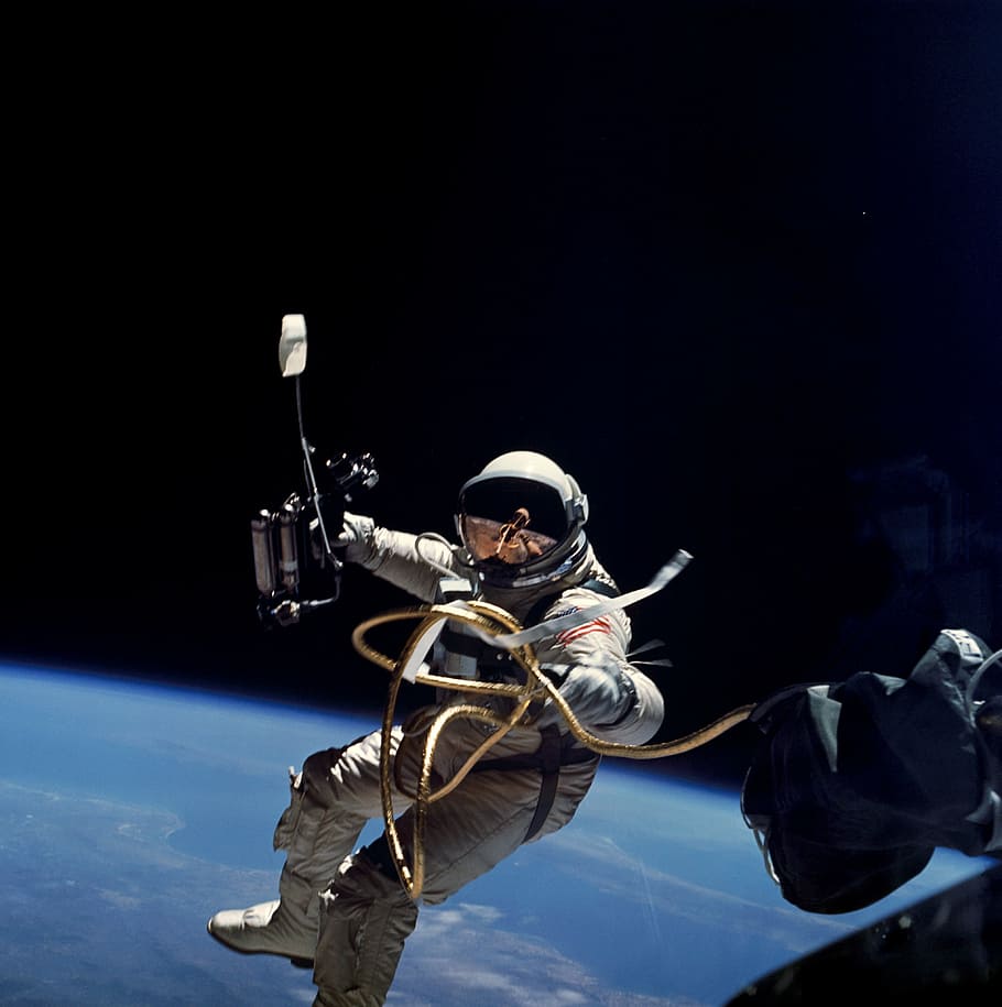 branco, preto, traje espacial, espaço, astronauta, terno, pacote, oxigênio, trabalhando, andar no espaço