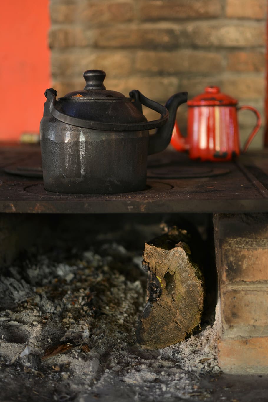 wood burning stove, firewood, fire, coal, kettle, coffee, milk, pan, farm, roça