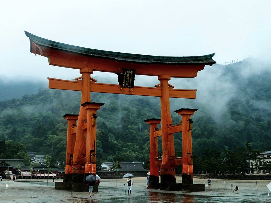 miyajima, torii, santuario, japón, japonés, niebla, brumoso, montañas, turismo, religión