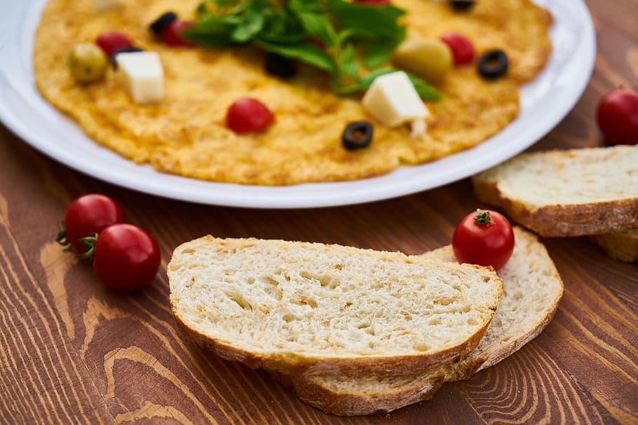 omelet, egg, breakfast, bread, tomato, food photo, nutrition, close-up, healthy lifestyle, detail