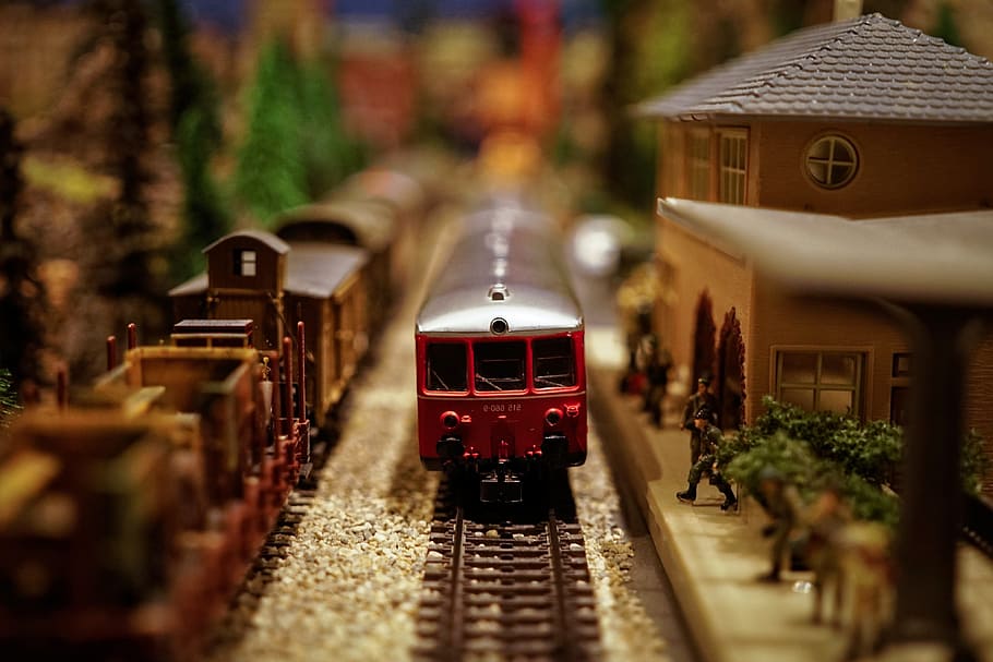 shallow, focus photography, red, plastic train toy, model train, model railway, model, railway, train, railroad