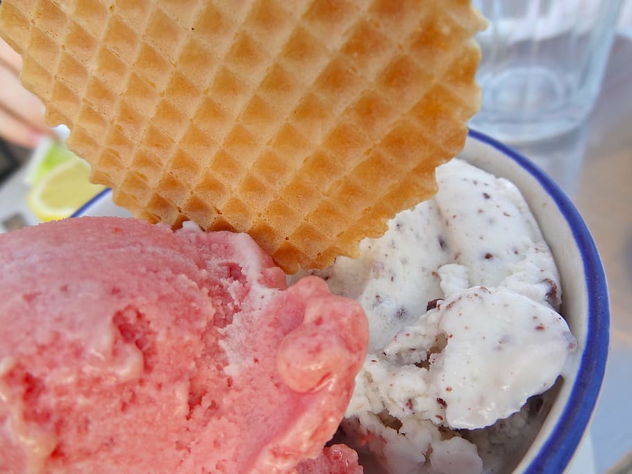 close-up photo, ice creams, yellow, chips, ice cream, gelato, strawberry, dessert, sweet, cold