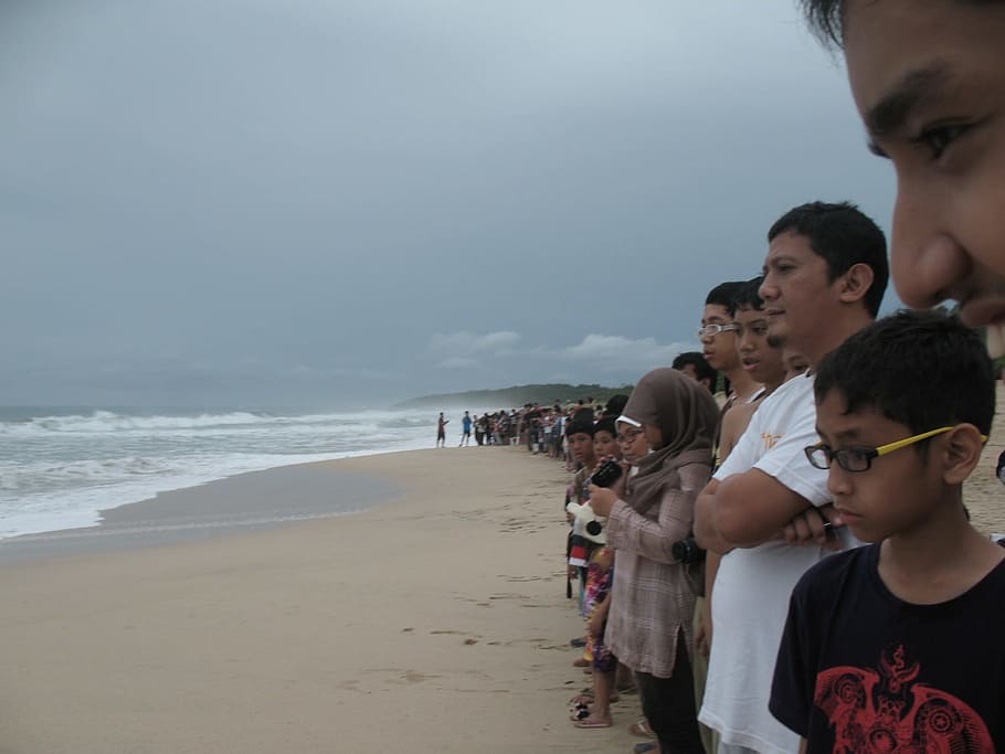 Waiting, Beach, Wait, Queue, queu, line, queuing, standing, sand, looking